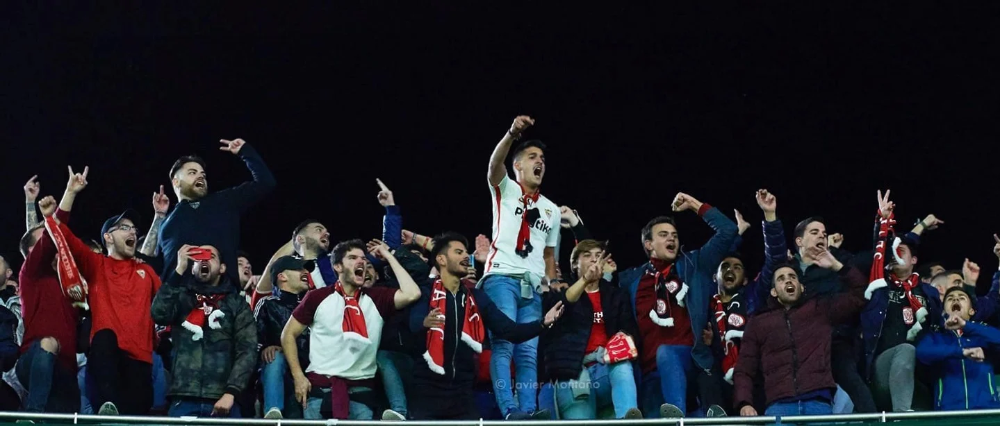 Aficionados de PS SVQ Triana en el derby sevillano de 2019